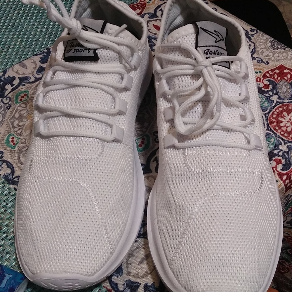 Mens running shoes
